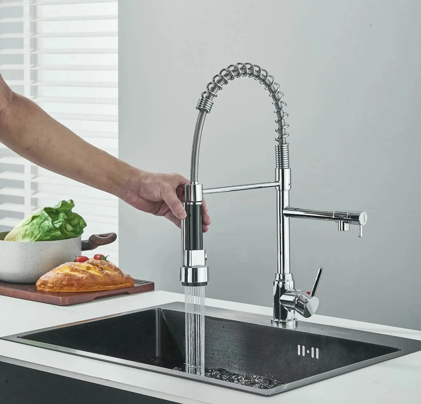 SaniSupreme Milan Pro Keukenkraan met Sproeikop veer en extra uitloop chroom glans