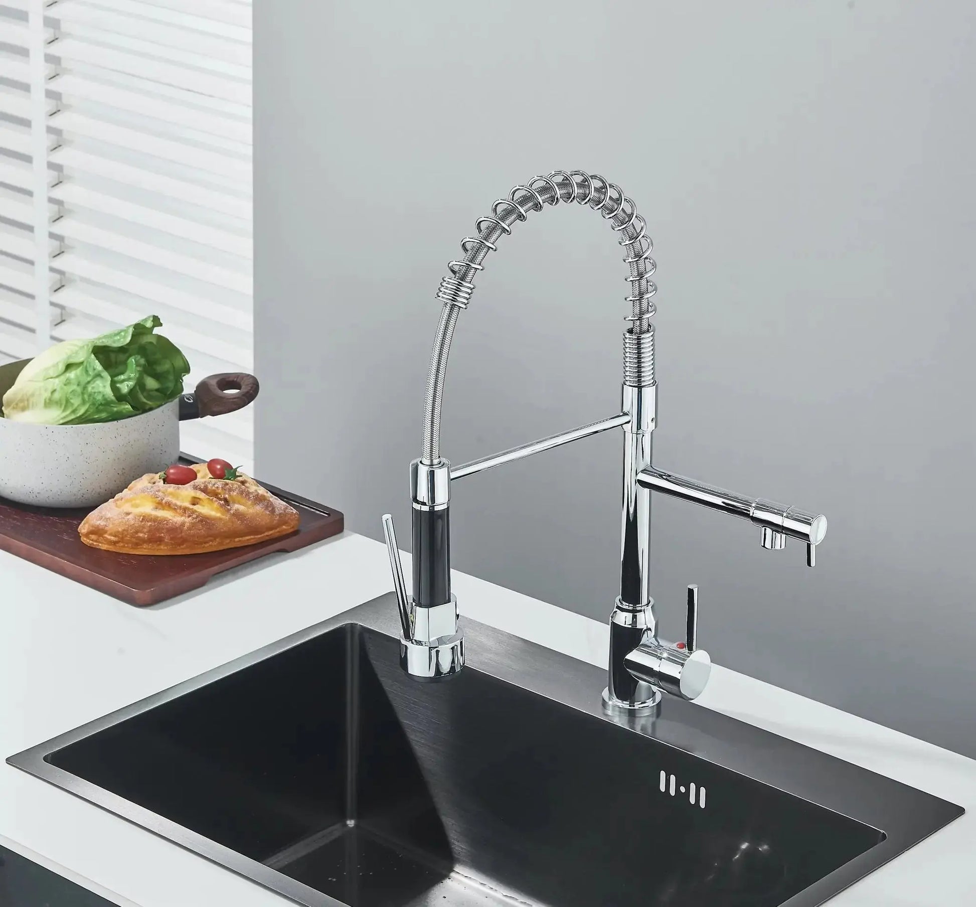 SaniSupreme Milan Pro Keukenkraan met Sproeikop veer en extra uitloop chroom glans