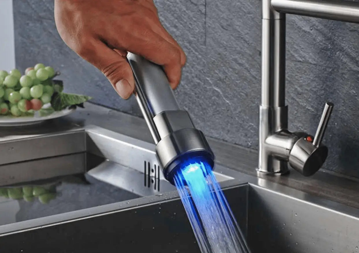 SaniSupreme Napoli Keukenkraan met LED Sproeikop en extra uitloop RVS