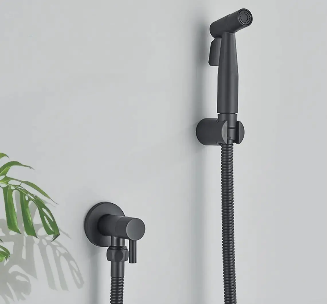 Design WC/bidet handdouche koud/warm mengkraan SOHO complete set met Design WC/bidet handdouche koud/warm mengkraan SOHO complete set met