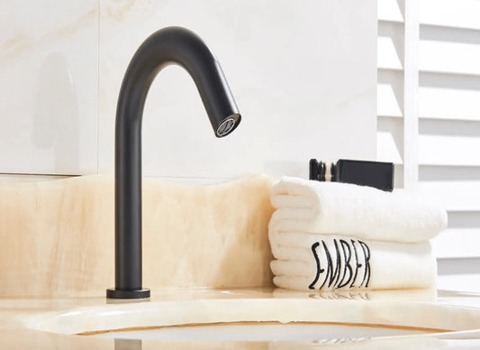 SaniSupreme Wastafel kraan opbouw met automatische sensor 33 cm koud en/of warm water