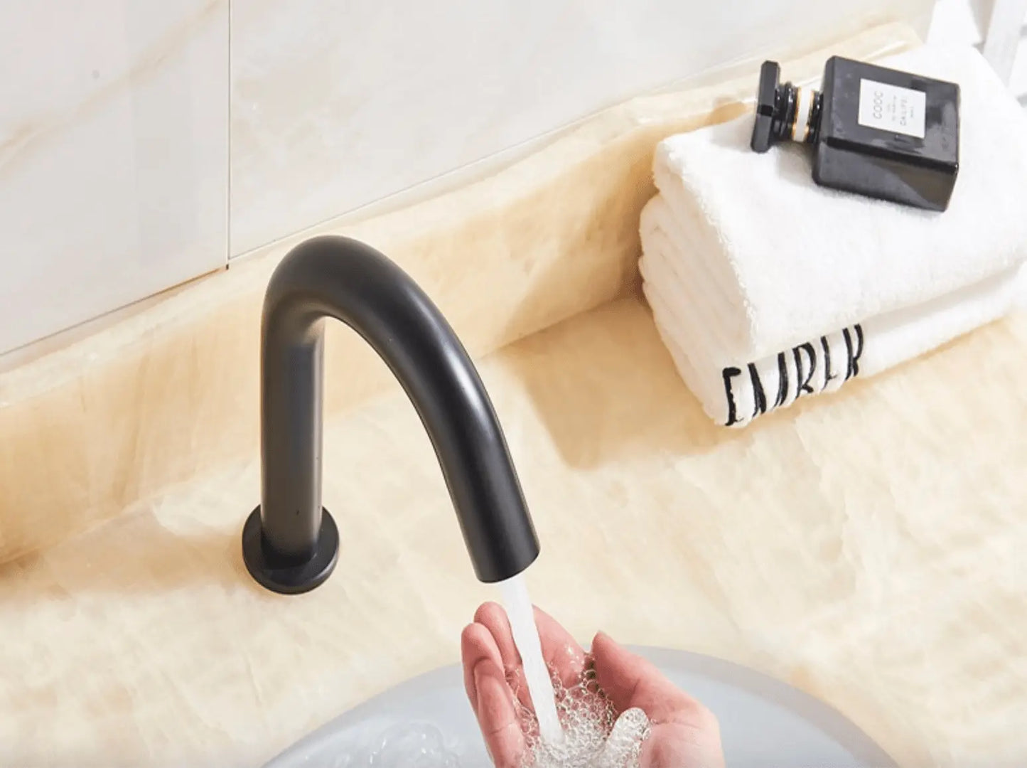 SaniSupreme Wastafel kraan opbouw met automatische sensor 33 cm koud en/of warm water