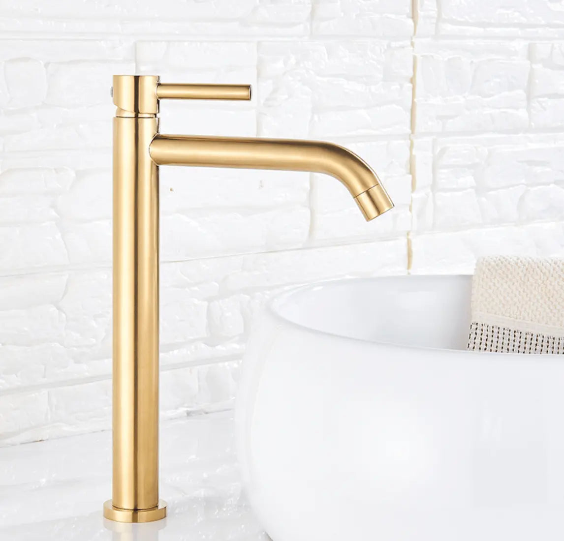 SaniSupreme Allicante wastafel kraan opbouw hoog model gebogen uitloop Goud Brushed