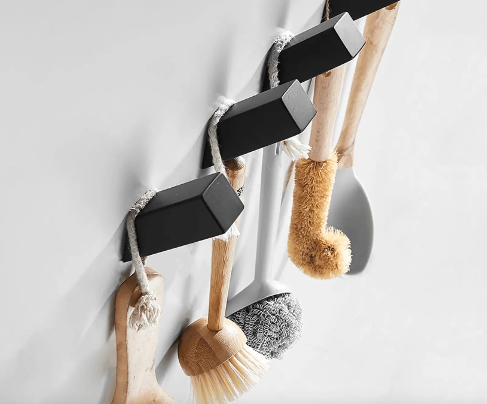 SaniSupreme Badkamer handdoek haak Vienna hoek schuin mat zwart per set van 2