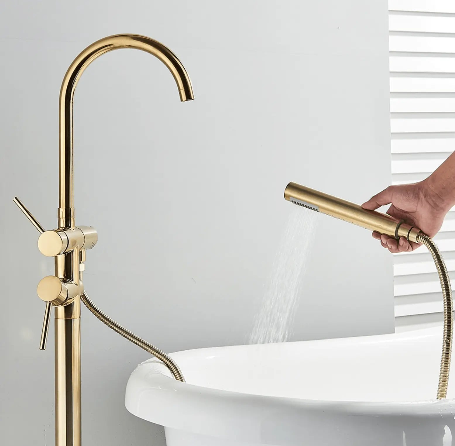 SaniSupreme Badkraan Ancona vrijstaand model met handdouche geborsteld goud