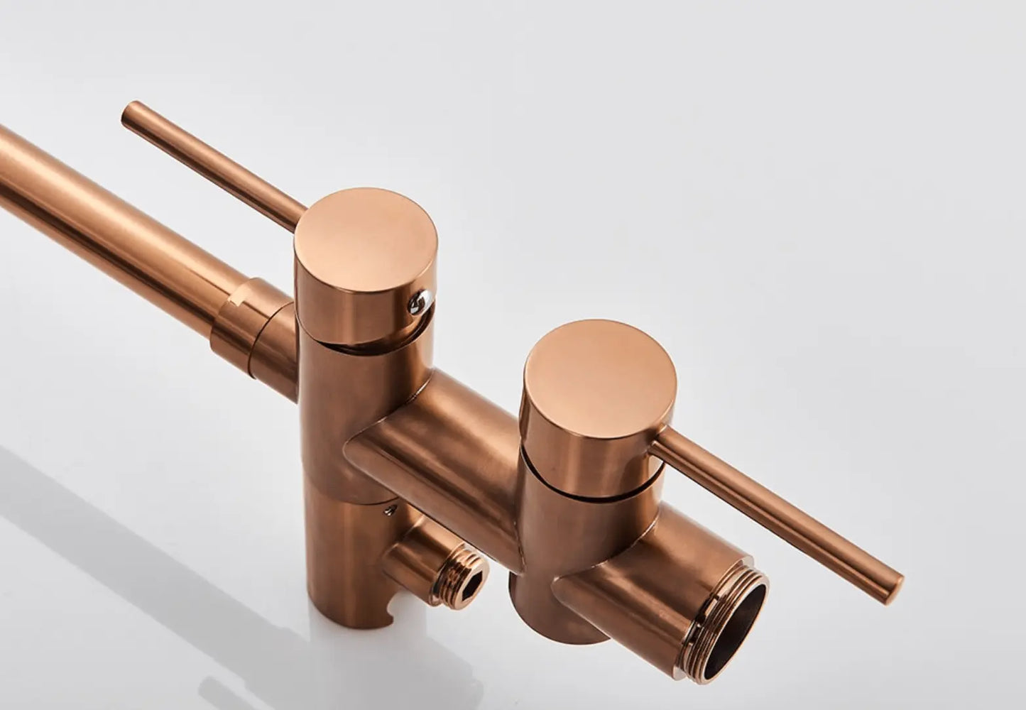 SaniSupreme Badkraan Ancona vrijstaand model met handdouche geborsteld koper