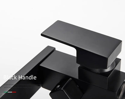 SaniSupreme® Badkraan Bocchi vrijstaand model met handdouche mat zwart