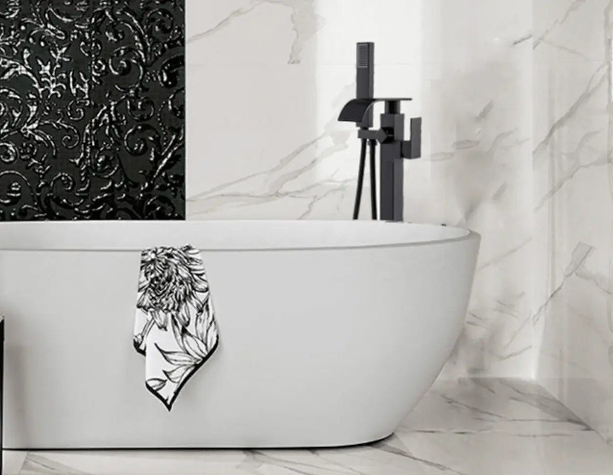 SaniSupreme® Badkraan Luca vrijstaand model met handdouche mat zwart