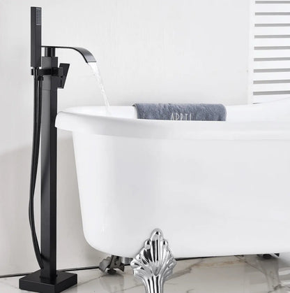 SaniSupreme® Badkraan Luca vrijstaand model met handdouche mat zwart