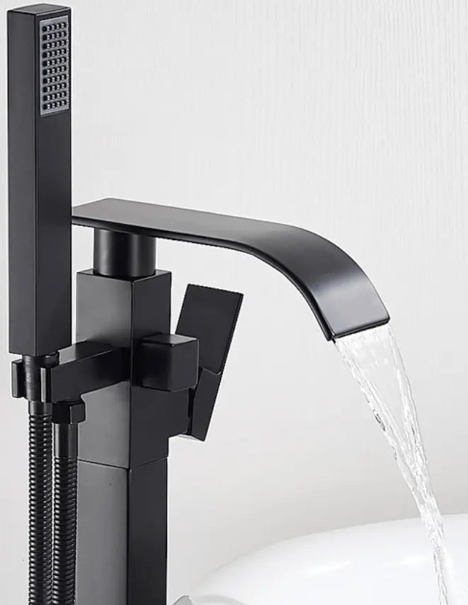 SaniSupreme® Badkraan Luca vrijstaand model met handdouche mat zwart