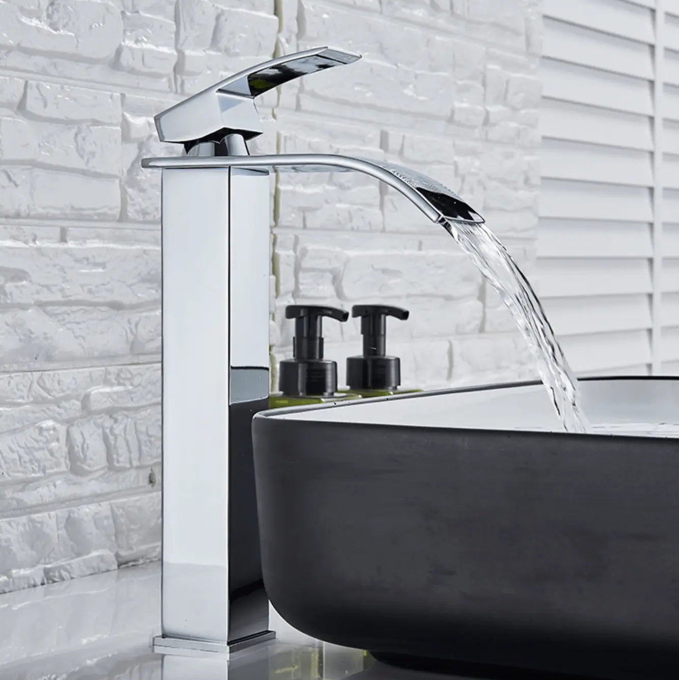 SaniSupreme Bari wastafelkraan opbouw hoog model brede uitloop chroom