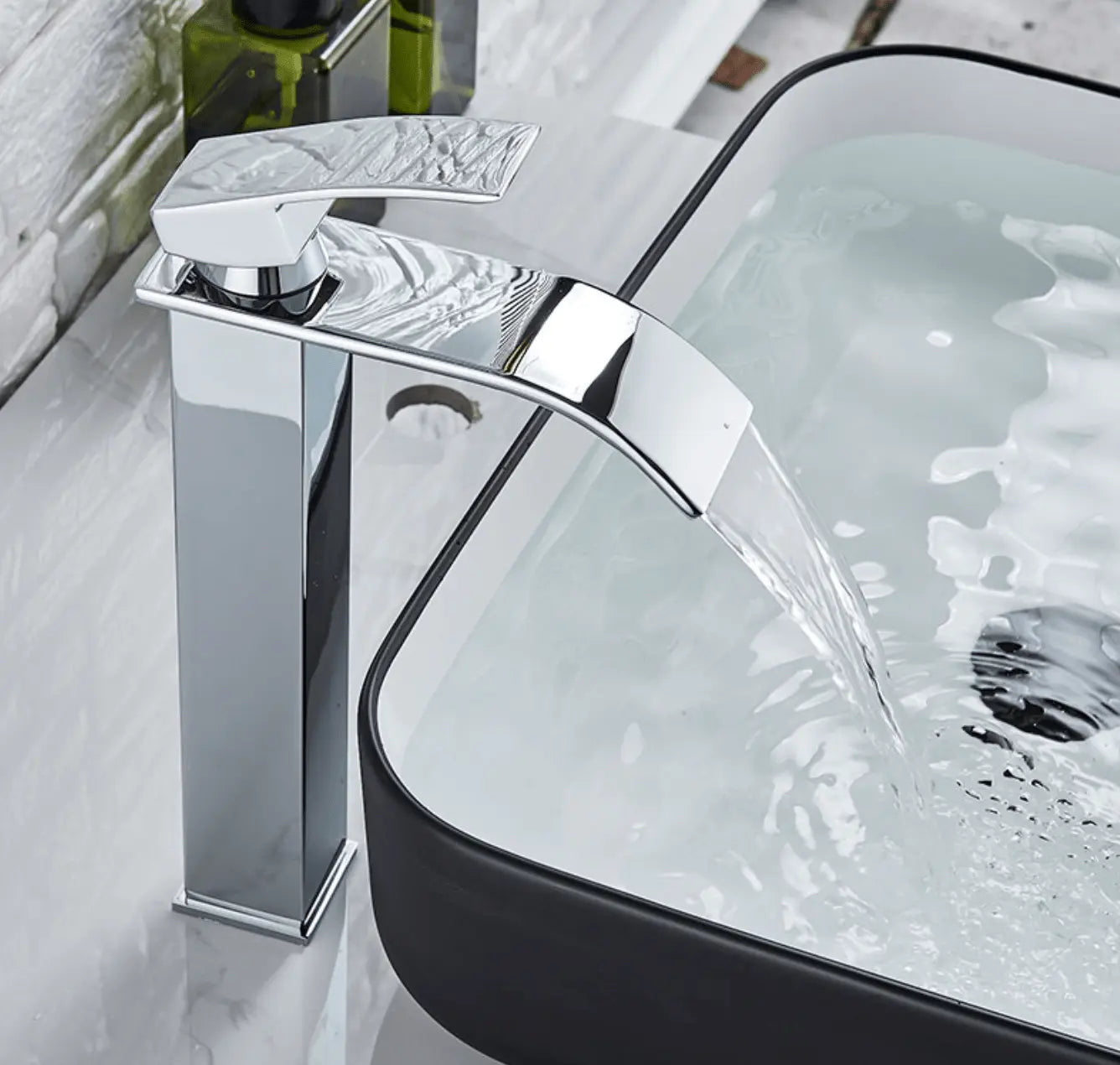 SaniSupreme Bari wastafelkraan opbouw hoog model brede uitloop chroom