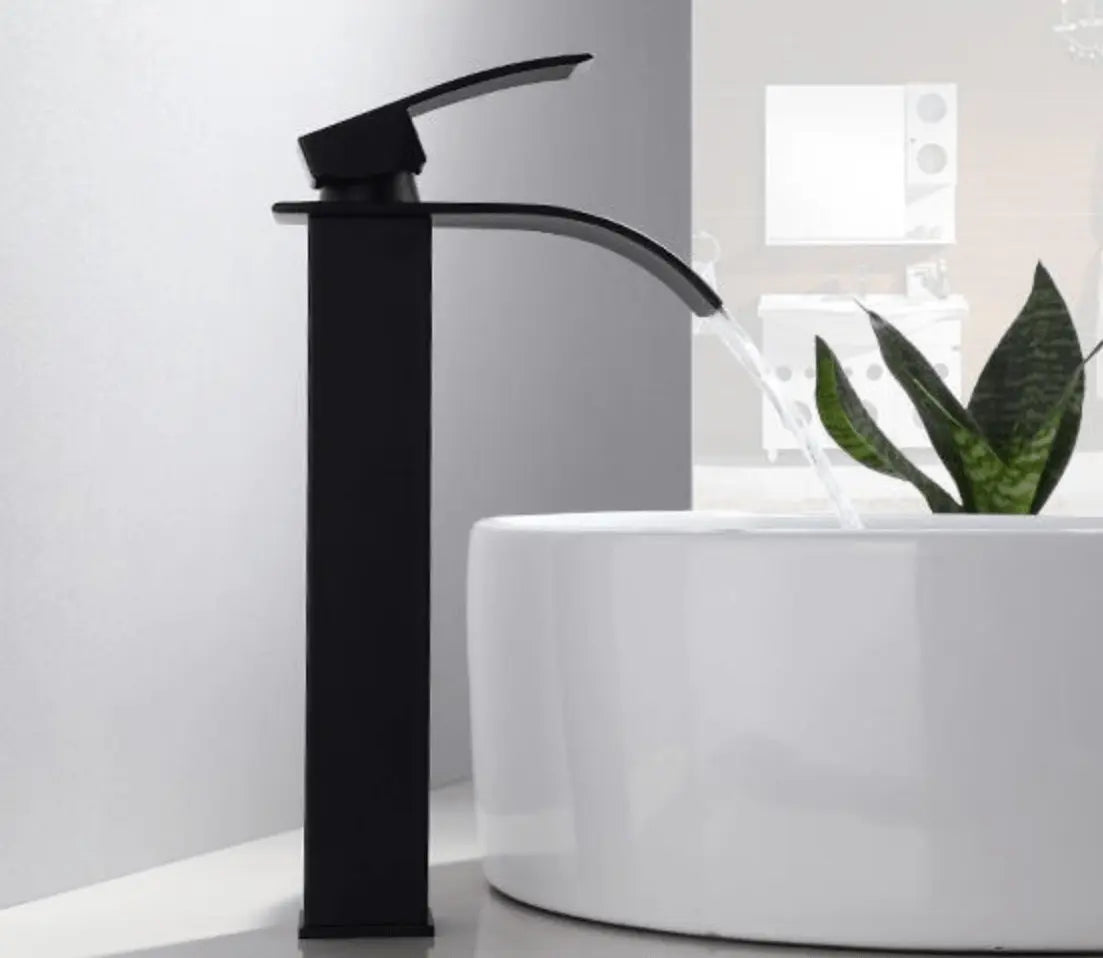 SaniSupreme Bari wastafelkraan opbouw hoog model brede uitloop mat zwart