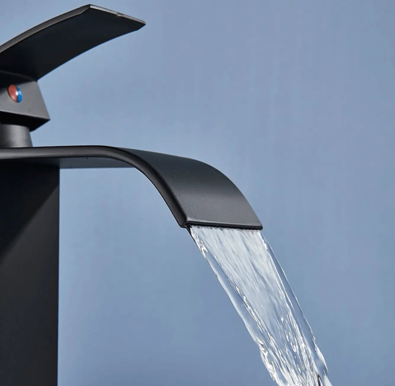 SaniSupreme Bari wastafelkraan opbouw hoog model brede uitloop mat zwart