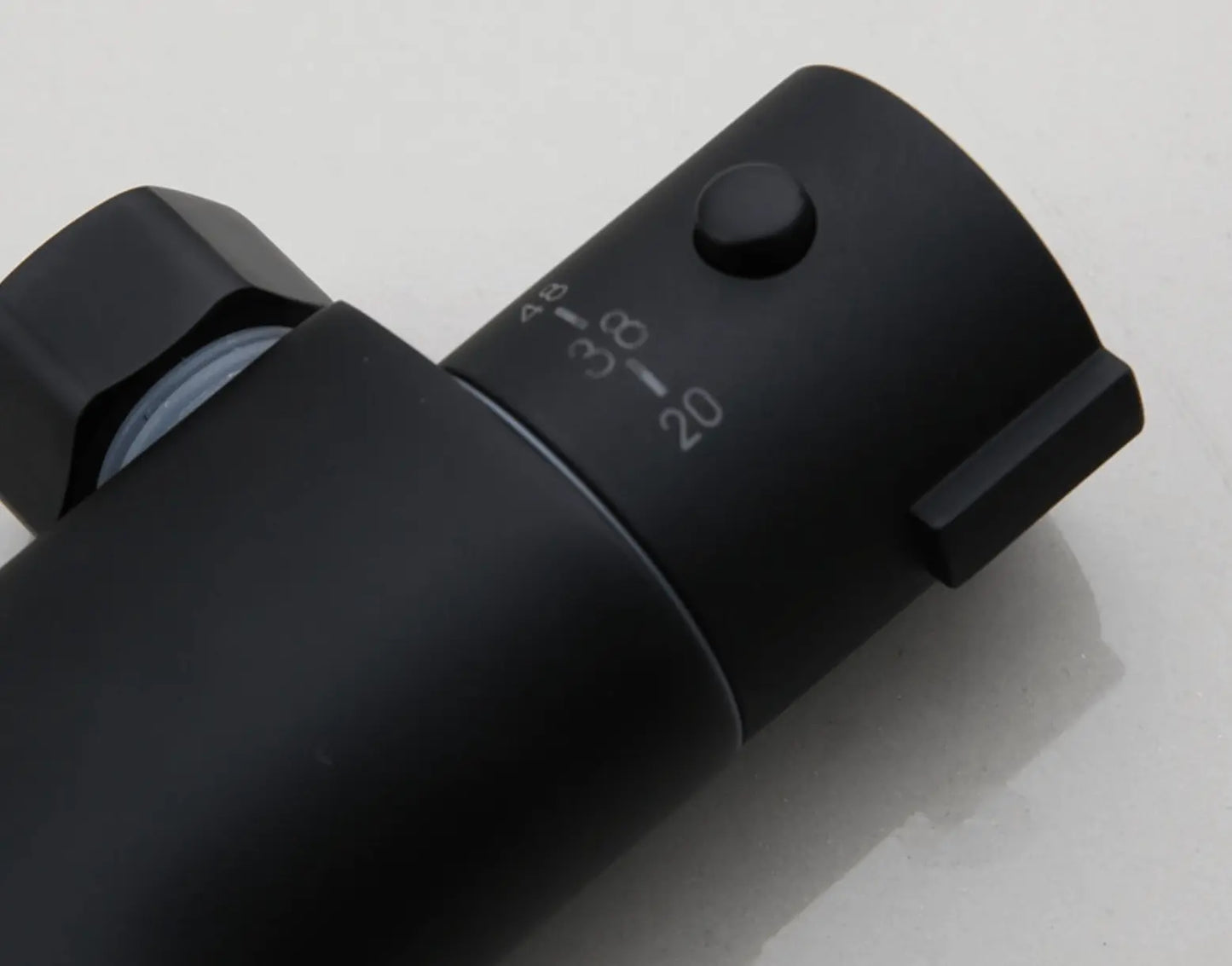 SaniSupreme Brasil opbouw bad doucheset met smalle uitvoering handdouche mat zwart staafmodel