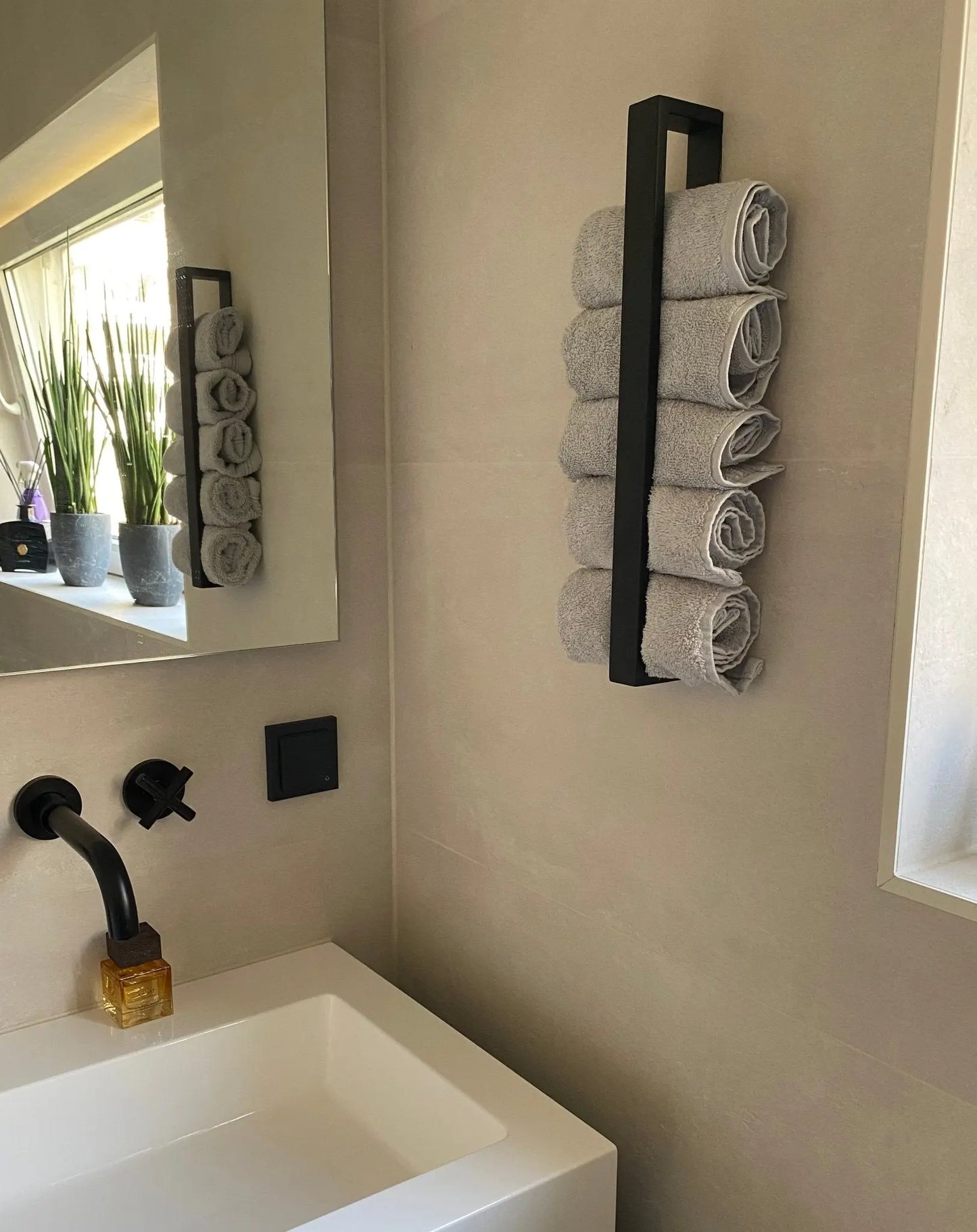 SaniSupreme Handdoekrek Brasil 40 cm mat zwart