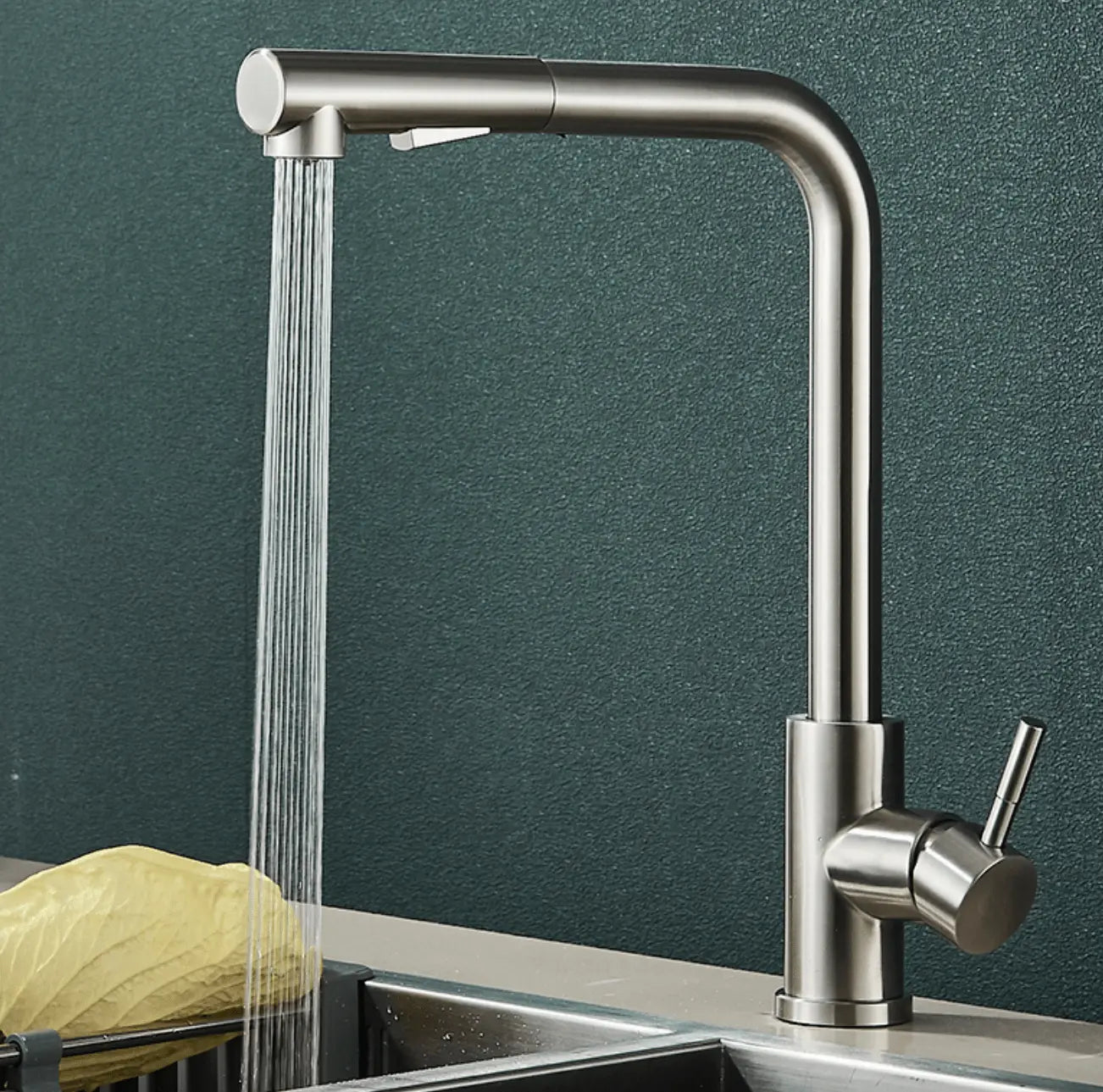 SaniSupreme Keukenmengkraan Aveiro Waterbesparend Uittrekbare Handdouche Brush Zilver