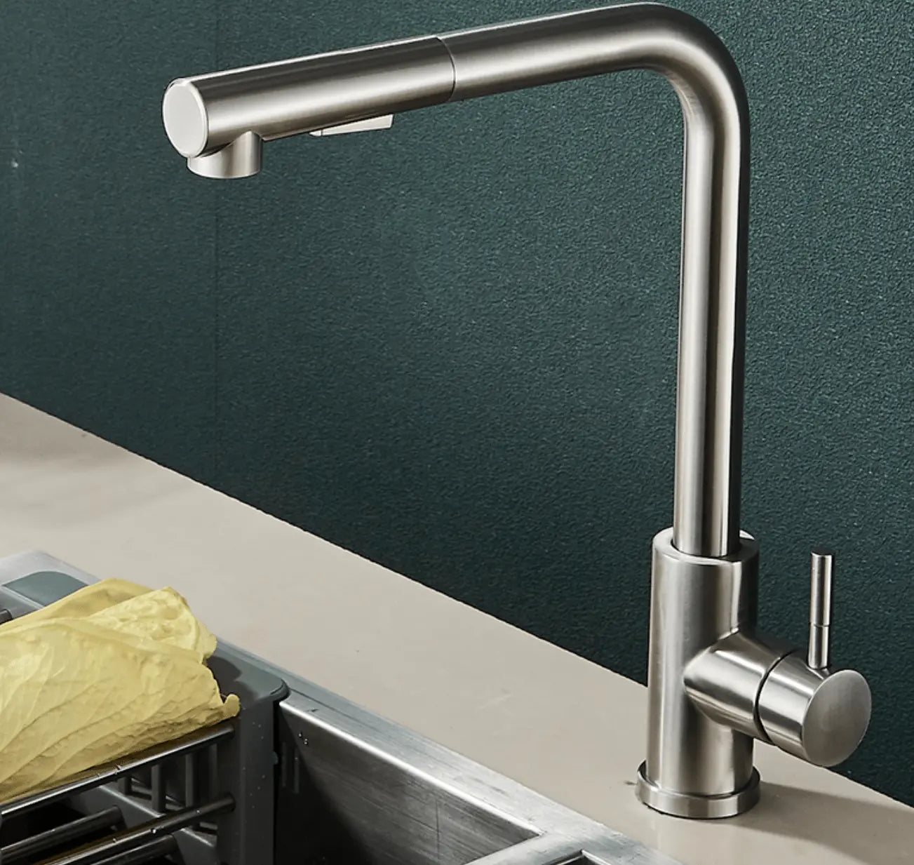 SaniSupreme Keukenmengkraan Aveiro Waterbesparend Uittrekbare Handdouche Brush Zilver