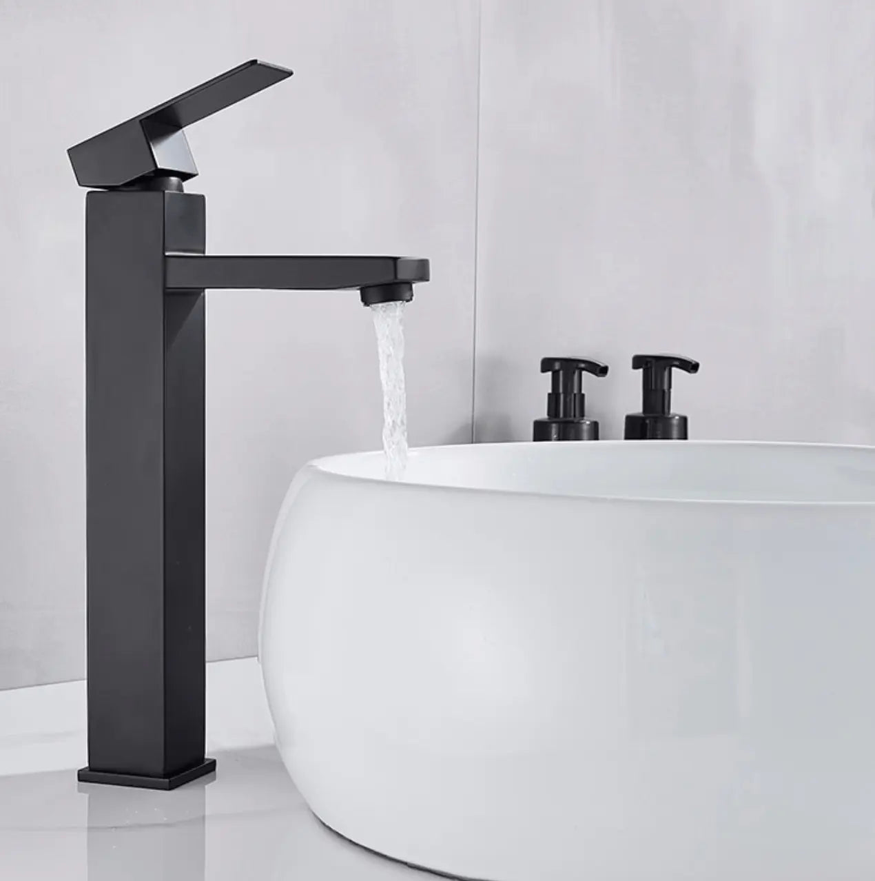 SaniSupreme Luca wastafel kraan opbouw hoog model vierkant mat zwart