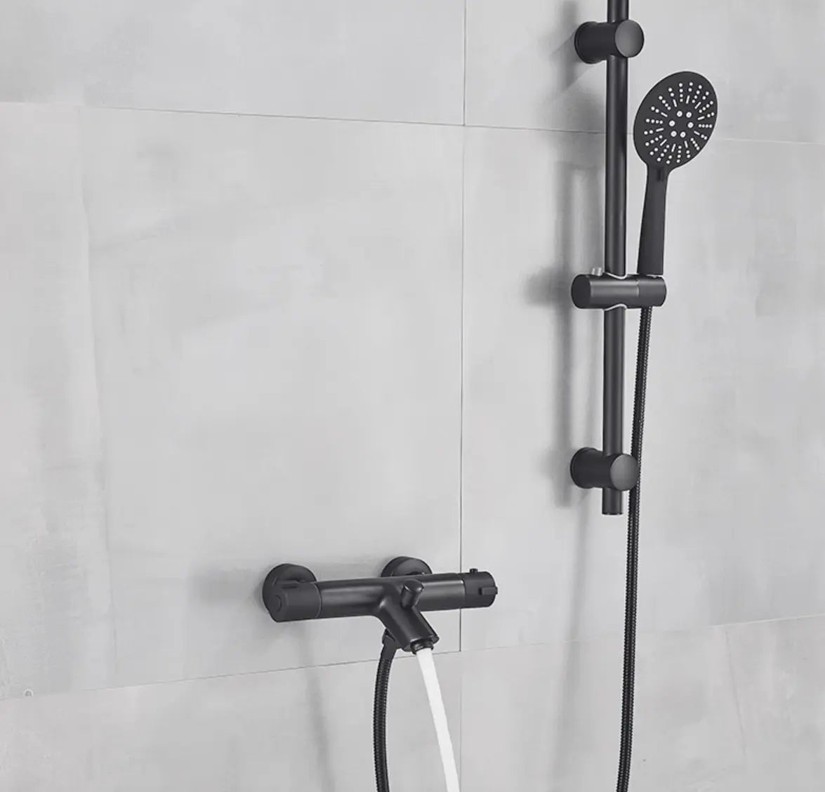 SaniSupreme Peru doucheset opbouw badmengkraan 2 weg smal met ronde handdouche en wandstang mat zwart