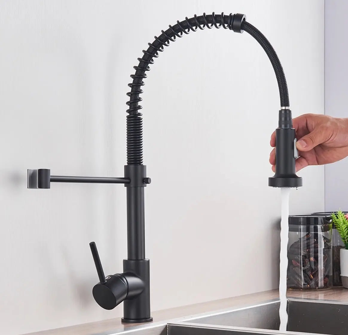 SaniSupreme® thermostatische keukenmengkraan San Marino gebogen met veer mat zwart