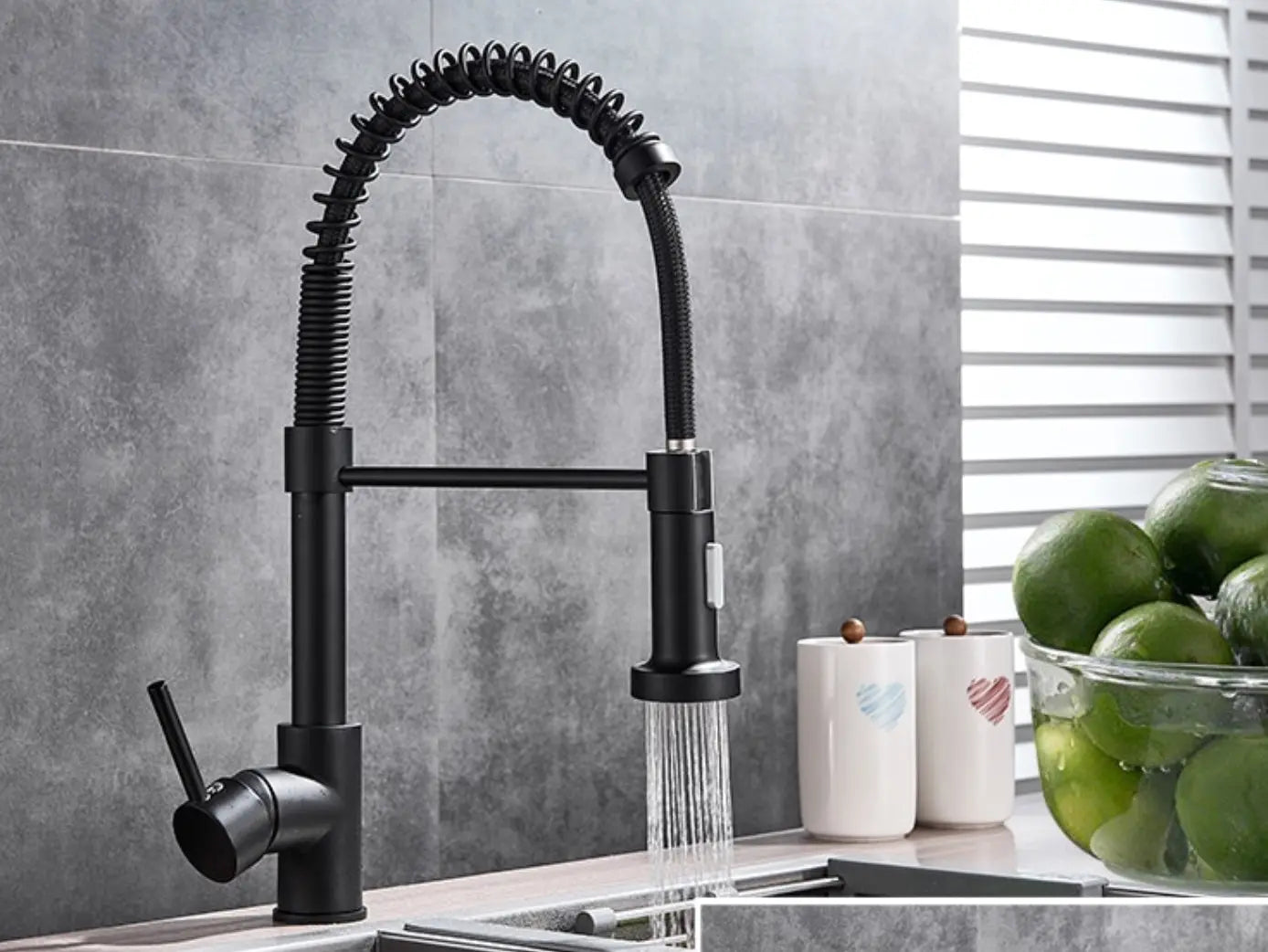 SaniSupreme® thermostatische keukenmengkraan San Marino gebogen met veer mat zwart