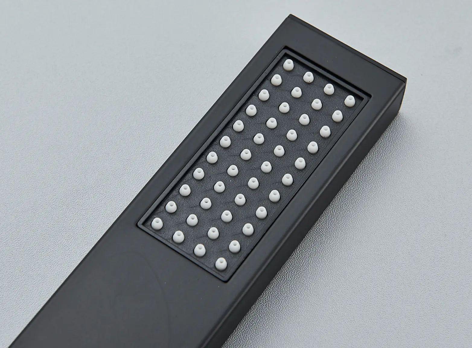 SaniSupreme Turijn handdouche smal rechthoek vlak Messing mat zwart luxe zware kwaliteit