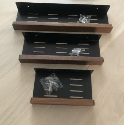 Sanisupreme Wandplank Doucherek mat zwart walnoot rand 30 cm. RVS