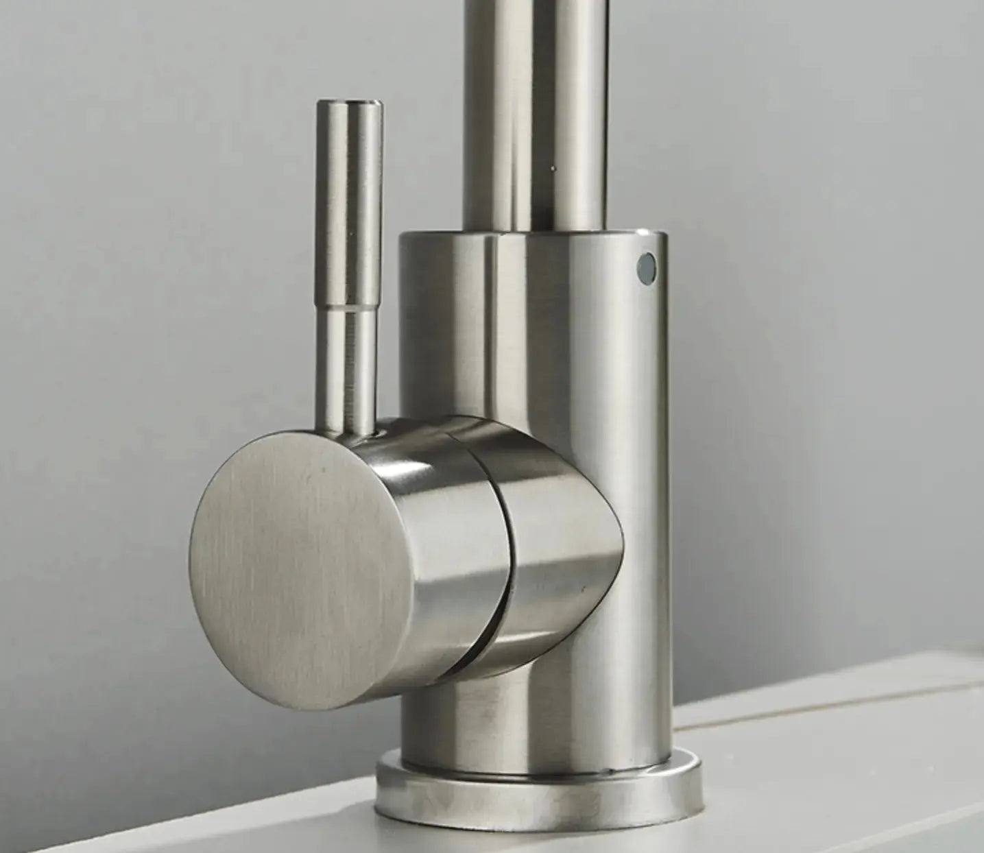 SaniSupreme Wastafel designkraan Nordica opbouw gebogen mengkraan kompleet geborsteld zilver