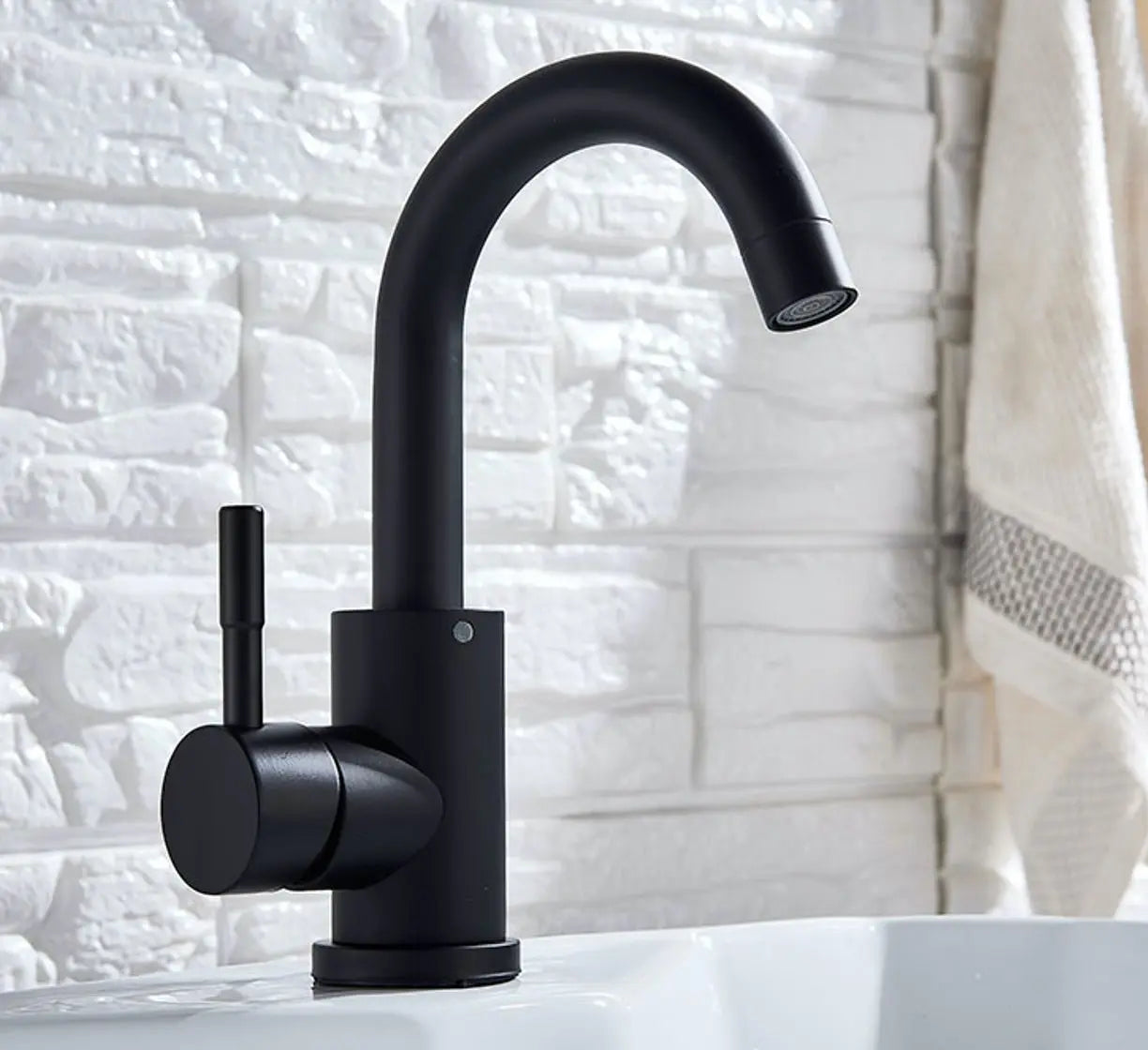 SaniSupreme Wastafel designkraan Nordica opbouw gebogen mengkraan kompleet mat zwart