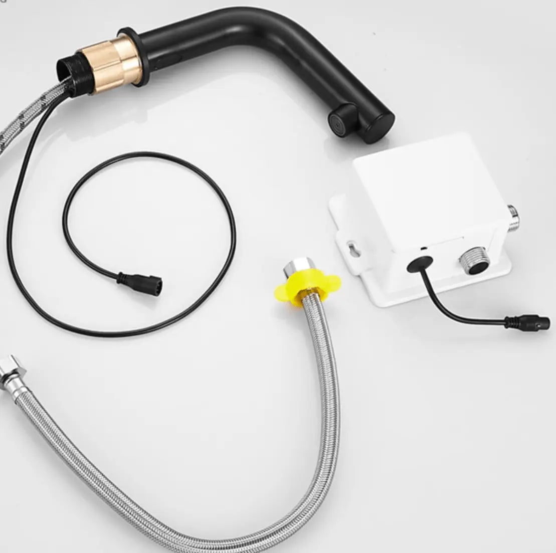 SaniSupreme Wastafel of Toiletkraan opbouw met automatische sensor 16 cm warm en/of koud water