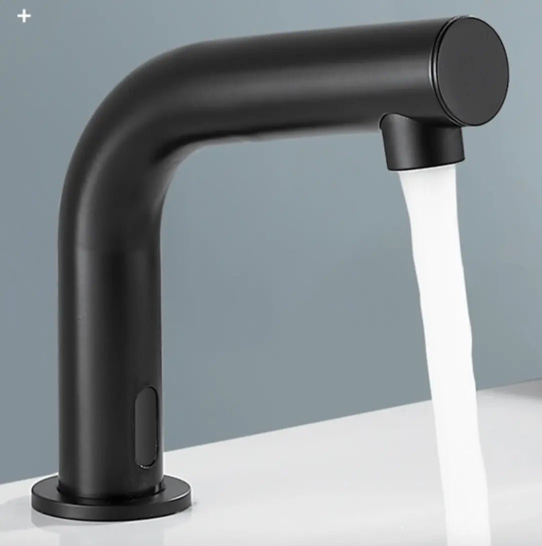 SaniSupreme Wastafel of Toiletkraan opbouw met automatische sensor 16 cm warm en/of koud water